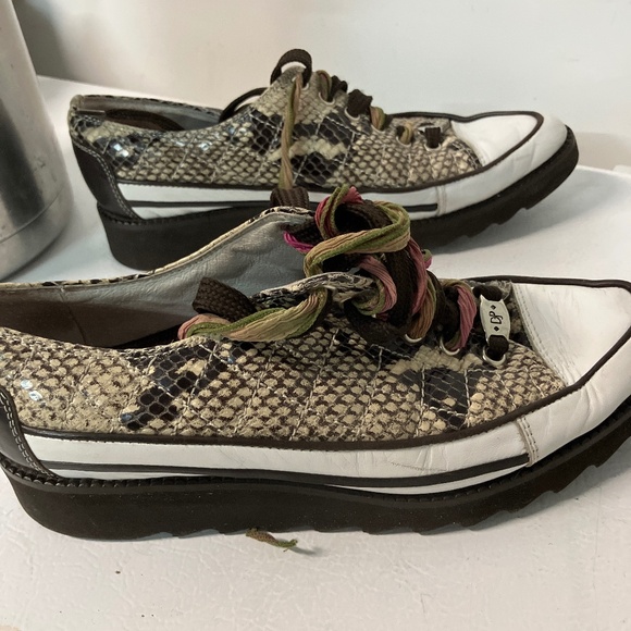 Shoes - Picture 3 of 8